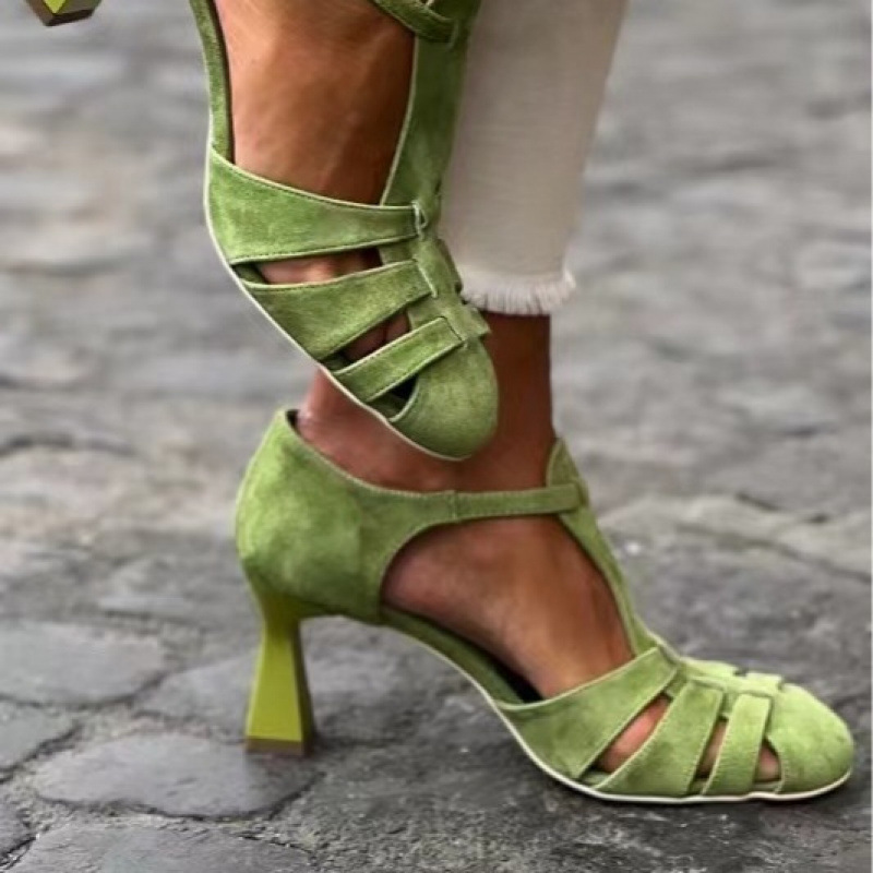 Summer Closet - Damskie zielone zamszowe sandały na niskim