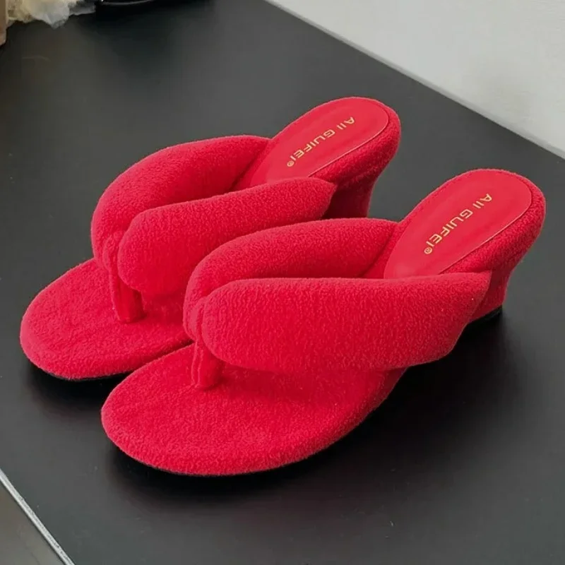 Komfortowe Miękkie Klapki na K – Summer Clothing Korea recenzja i cena